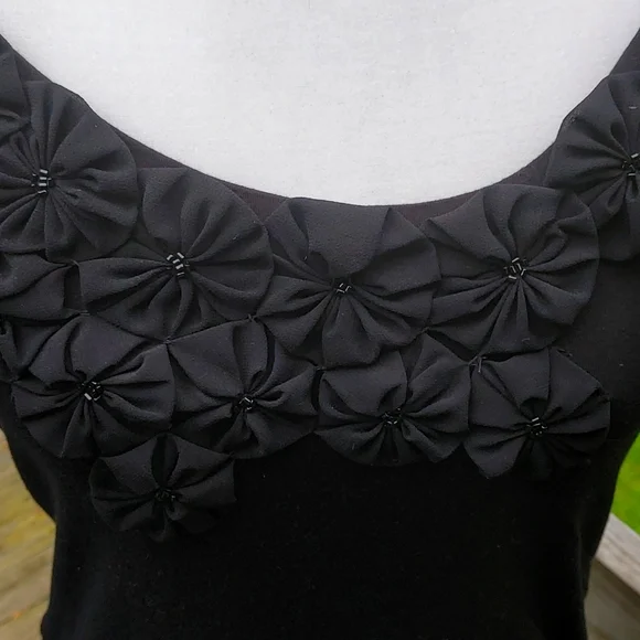 Grace Black Shrit with Flower Detail Size M - Picture 3 of 4